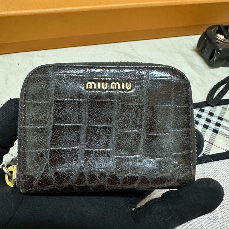 miu miu 棕色鱷魚皮壓紋小零錢包-5