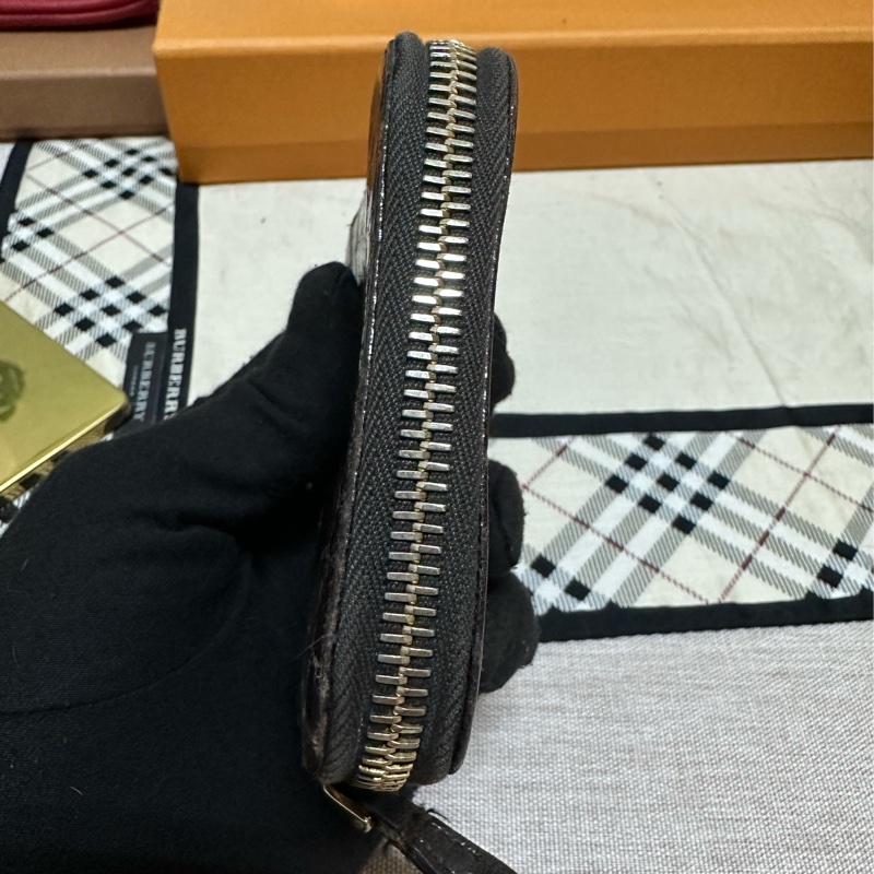 miu miu 棕色鱷魚皮壓紋小零錢包-7