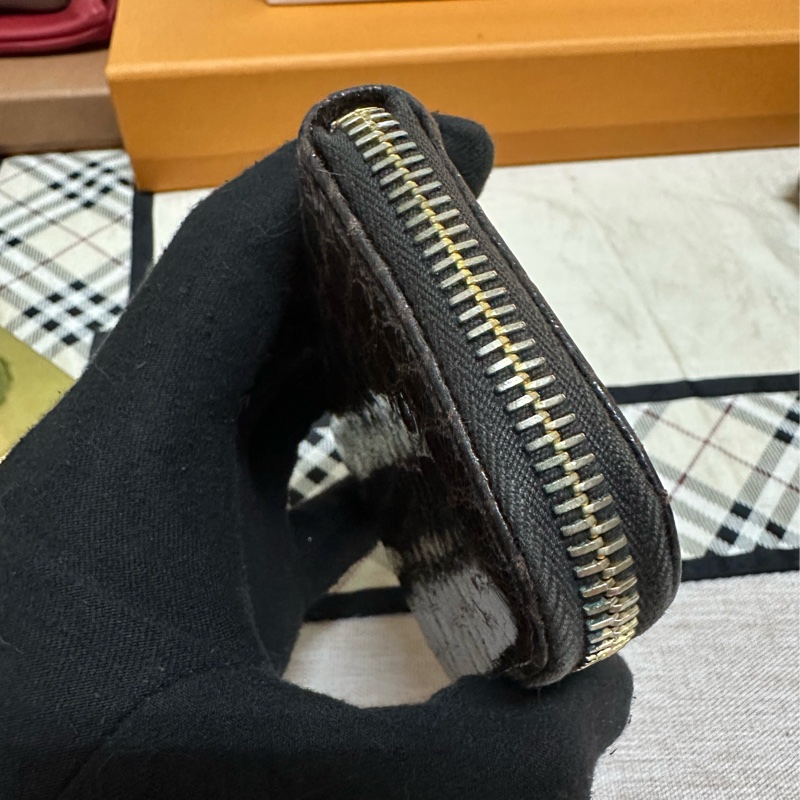 miu miu 棕色鱷魚皮壓紋小零錢包-8