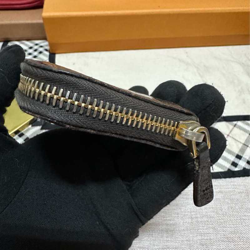 miu miu 棕色鱷魚皮壓紋小零錢包-9