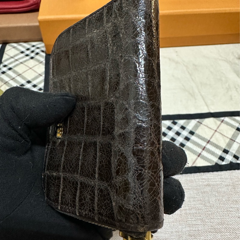 miu miu 棕色鱷魚皮壓紋小零錢包-10