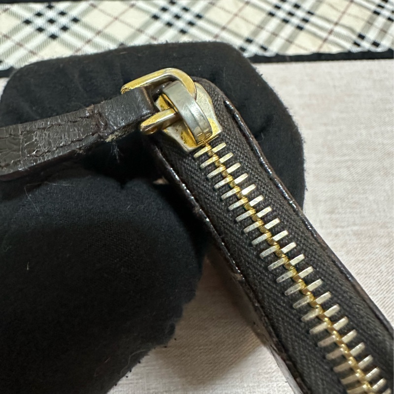 miu miu 棕色鱷魚皮壓紋小零錢包-14