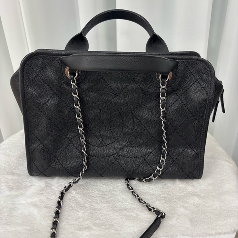 Chanel/香奈兒 黑色魚子醬保齡球大logo  尺寸32x22 20開 內里乾淨 可手提可單肩