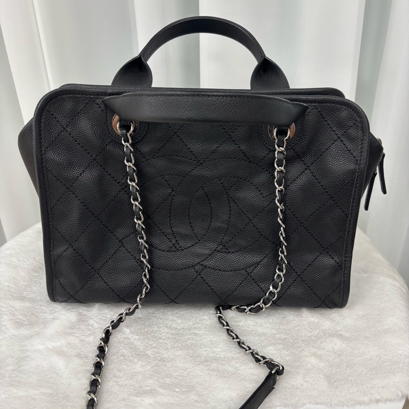 Chanel/香奈兒 黑色魚子醬保齡球大logo  尺寸32x22 20開 內里乾淨 可手提可單肩-0