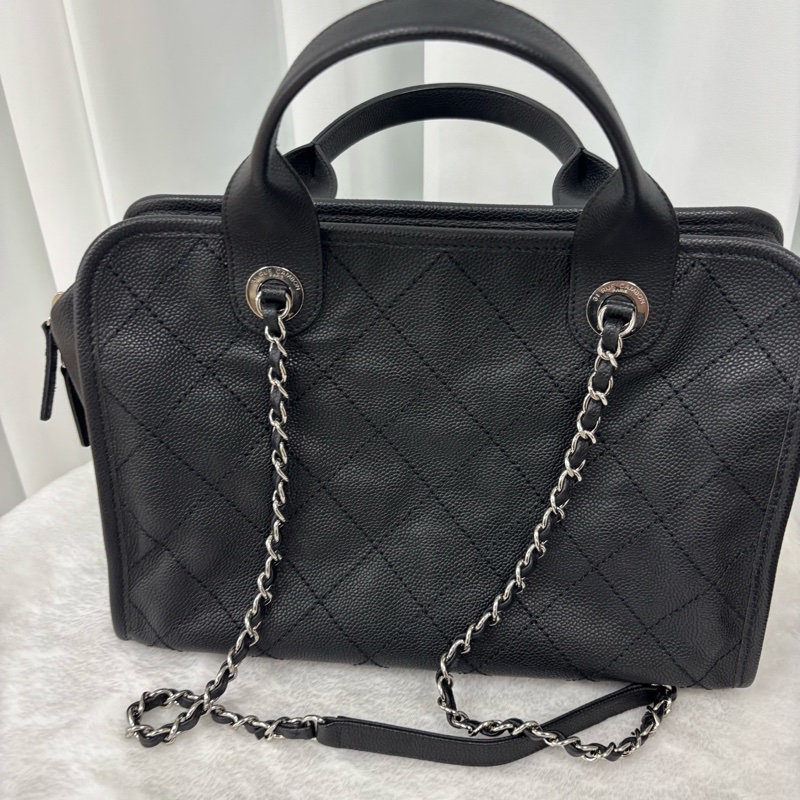 Chanel/香奈兒 黑色魚子醬保齡球大logo  尺寸32x22 20開 內里乾淨 可手提可單肩-1