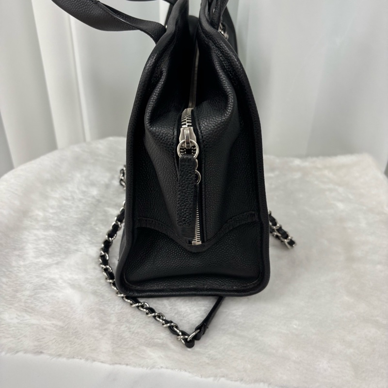 Chanel/香奈兒 黑色魚子醬保齡球大logo  尺寸32x22 20開 內里乾淨 可手提可單肩-3