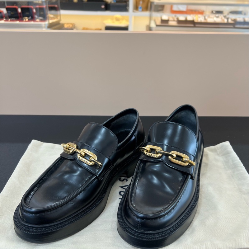 99新Lv路易威登Academy 金屬金色鏈條裝飾樂福鞋 37碼-2