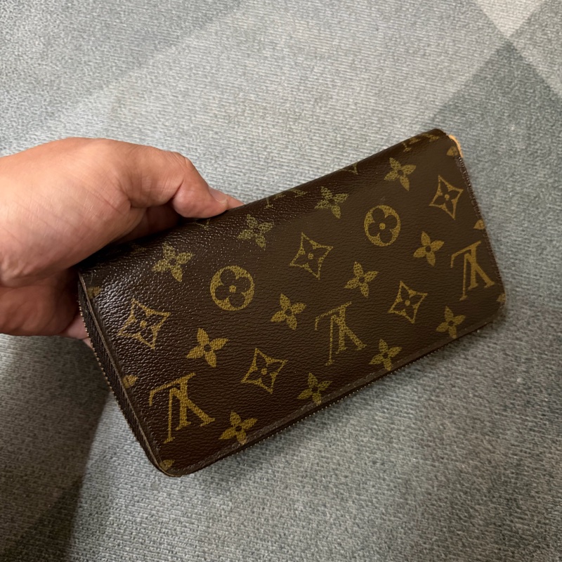 Lv老花拉鍊長夾 (M60017)-1