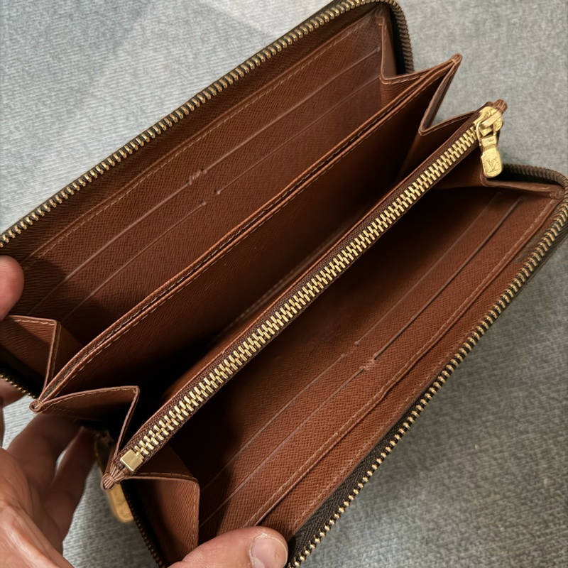 Lv老花拉鍊長夾 (M60017)-5