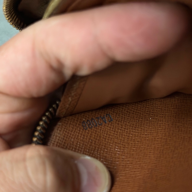 Lv老花拉鍊長夾 (M60017)-7