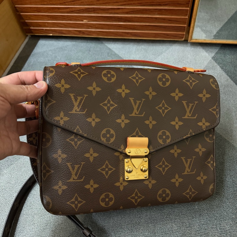 Lv老花郵差包/斜背包（M44875)-0