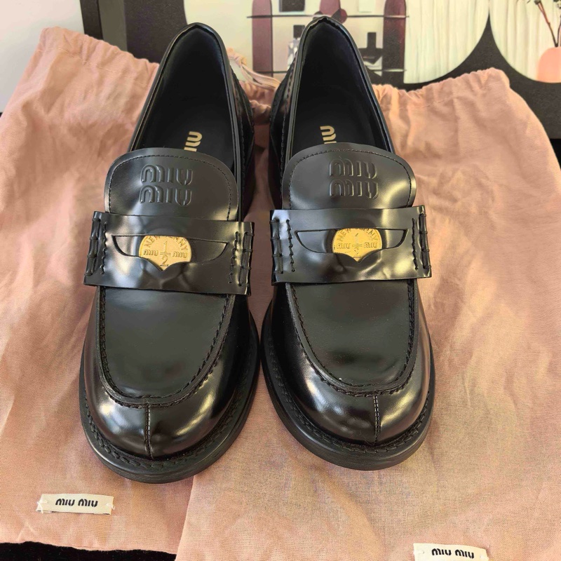 99新 MIUMIU繆繆 樂福鞋 小牛皮36碼  附件：塵袋。-0