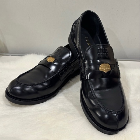 99新 MIUMIU繆繆 樂福鞋 小牛皮38碼  附件：塵袋。