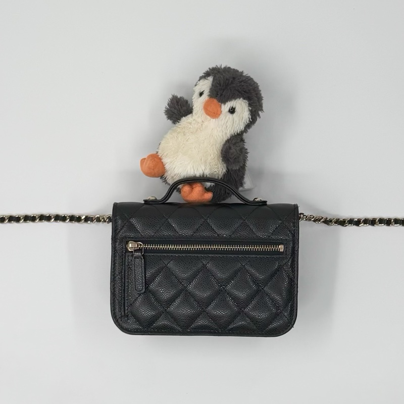 CHANEL 22年季節款黑色魚子醬 mini 郵差包-1