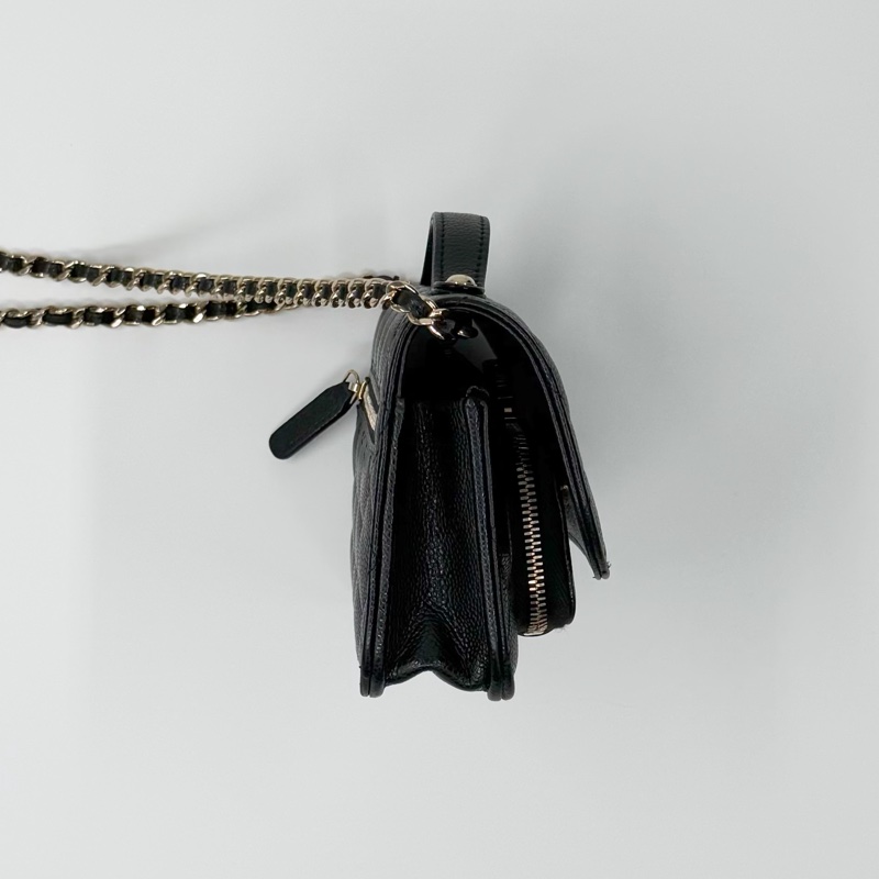 CHANEL 22年季節款黑色魚子醬 mini 郵差包-3