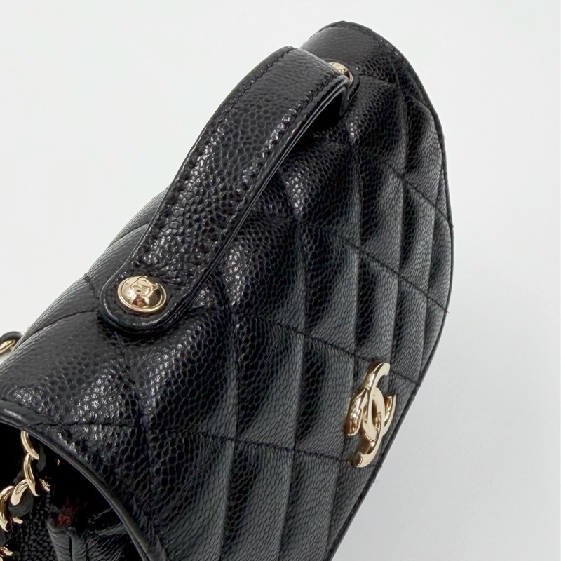 CHANEL 22年季節款黑色魚子醬 mini 郵差包-7