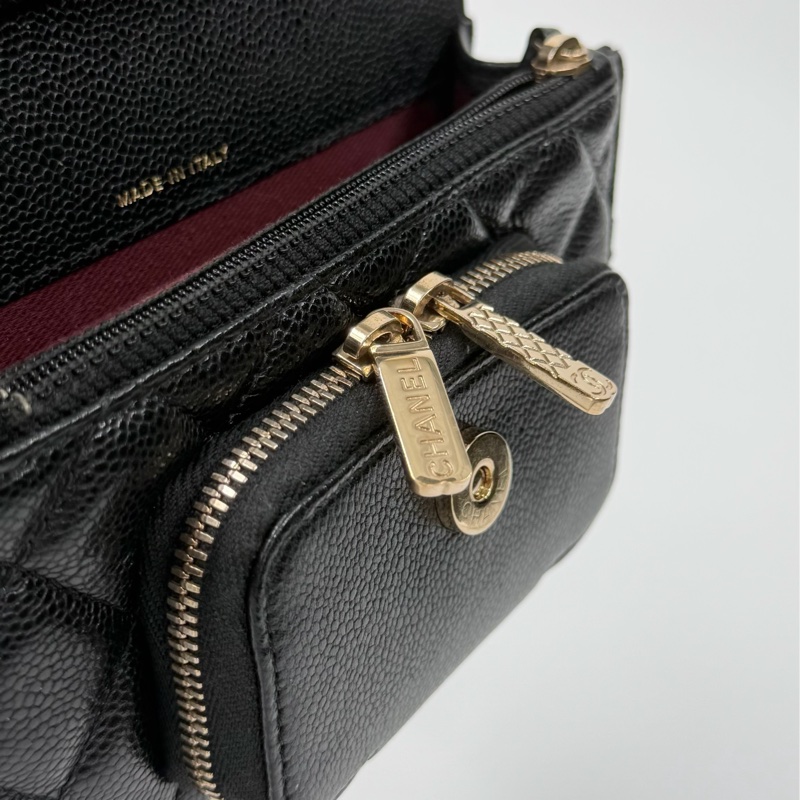 CHANEL 22年季節款黑色魚子醬 mini 郵差包-9