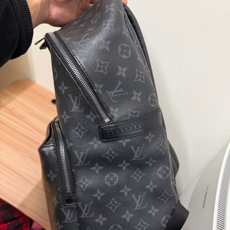 Lv黑原花Discovery後背包（M43186）-2