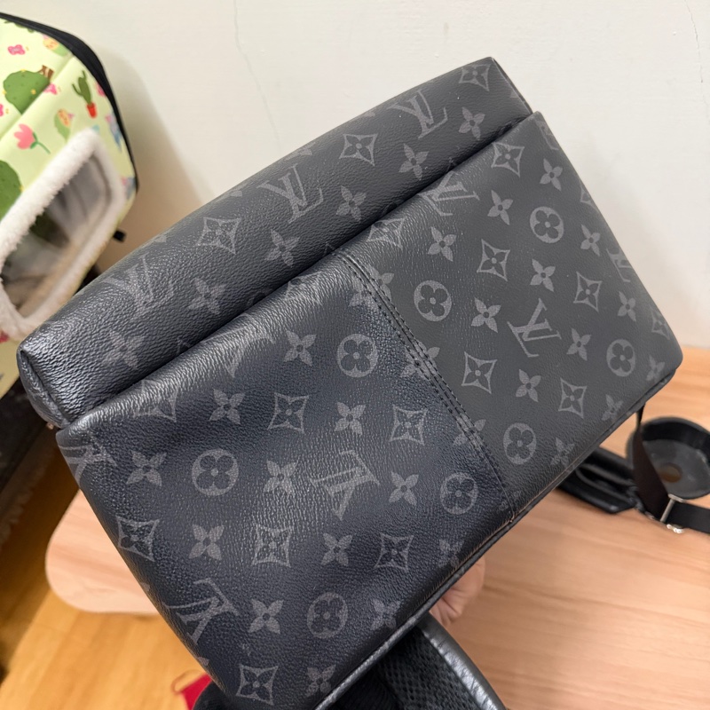 Lv黑原花Discovery後背包（M43186）-3