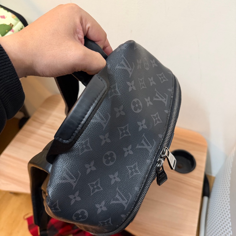 Lv黑原花Discovery後背包（M43186）-4