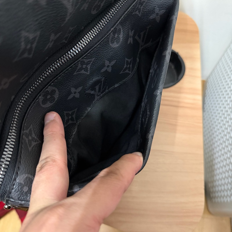 Lv黑原花Discovery後背包（M43186）-6