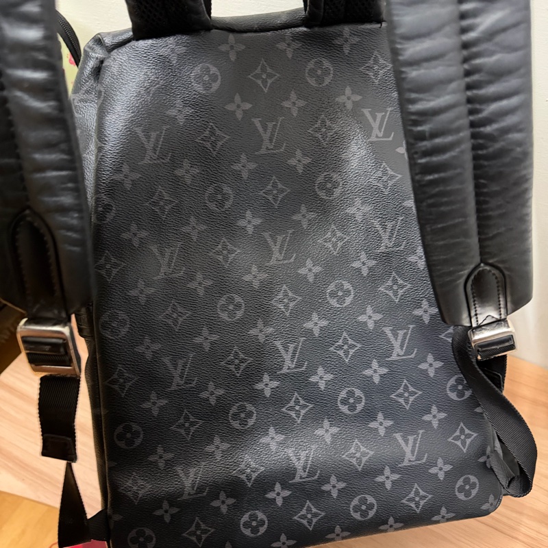 Lv黑原花Discovery後背包（M43186）-9