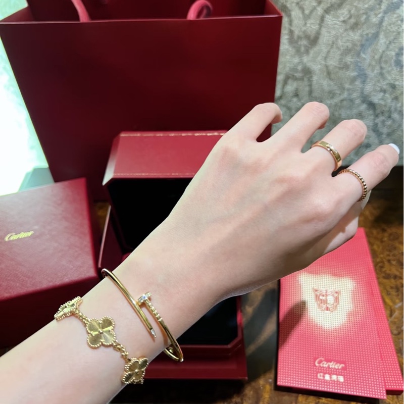 Cartier卡地亚 玫瑰金头尾钻 窄版钉子手镯-2