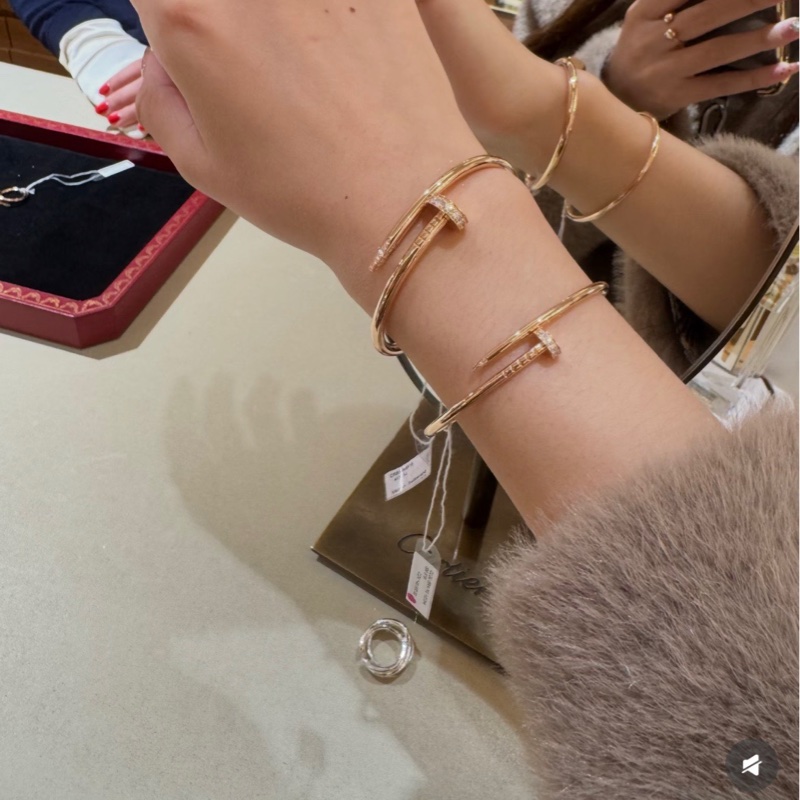 Cartier卡地亚 玫瑰金头尾钻 窄版钉子手镯-3