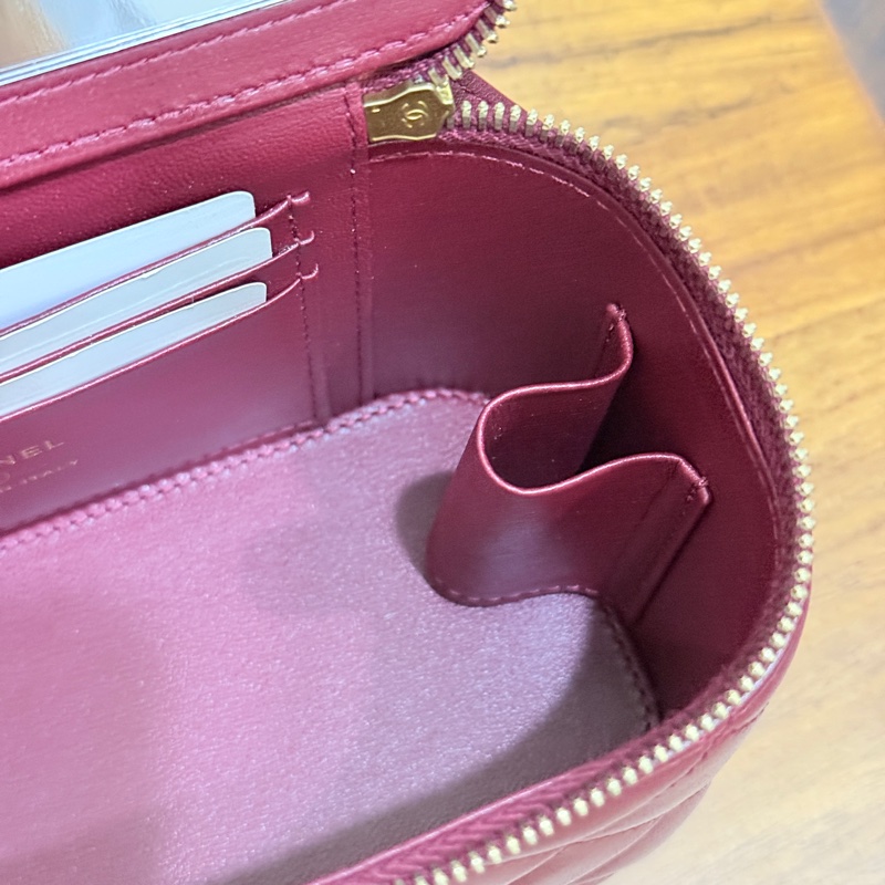 超便宜真的是隨便賣🥰99新✨好美的CHANEL 香奈兒 調節扣長盒子 化妝斜背包 勃艮第酒紅-15