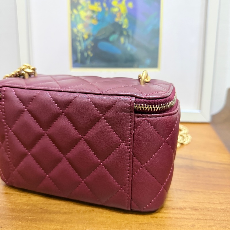 超便宜真的是隨便賣🥰99新✨好美的CHANEL 香奈兒 調節扣長盒子 化妝斜背包 勃艮第酒紅-23