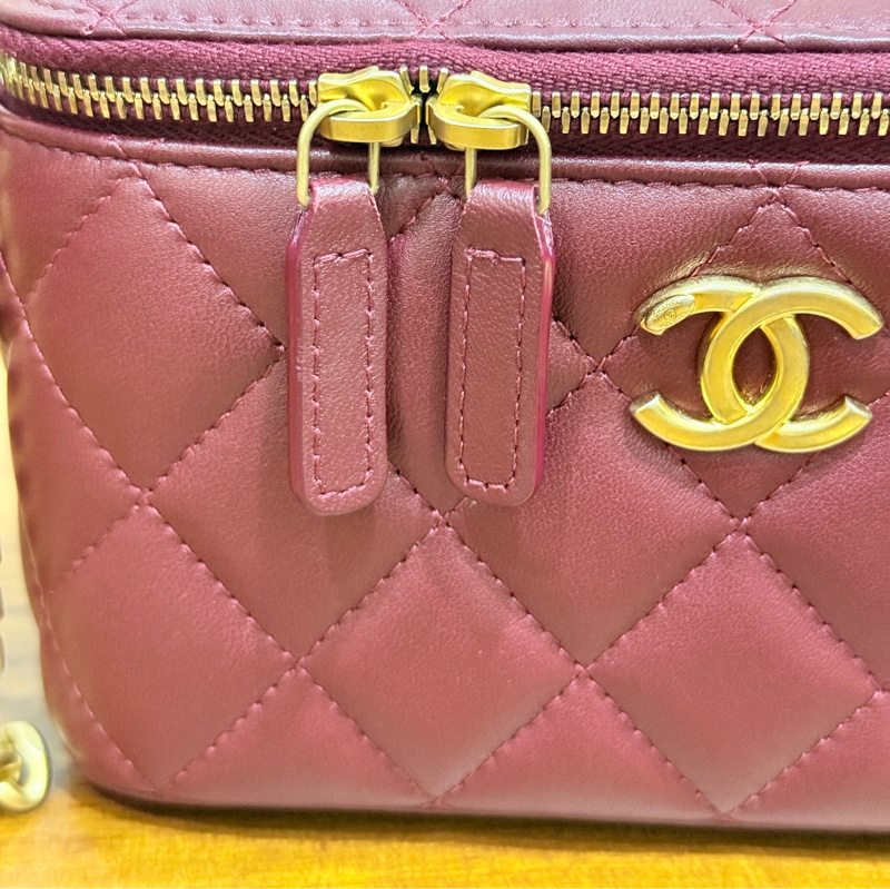 超便宜真的是隨便賣🥰99新✨好美的CHANEL 香奈兒 調節扣長盒子 化妝斜背包 勃艮第酒紅-31