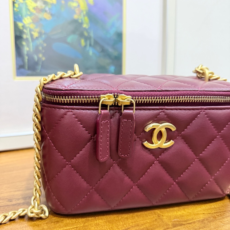 超便宜真的是隨便賣🥰99新✨好美的CHANEL 香奈兒 調節扣長盒子 化妝斜背包 勃艮第酒紅-34
