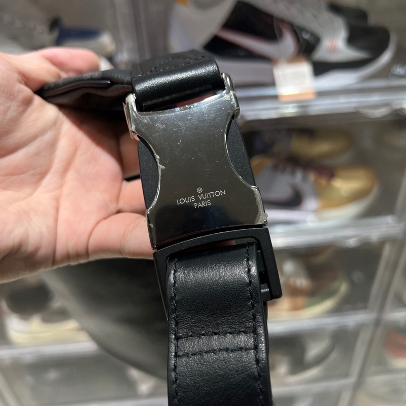 Lv 黑色老花腰包-4