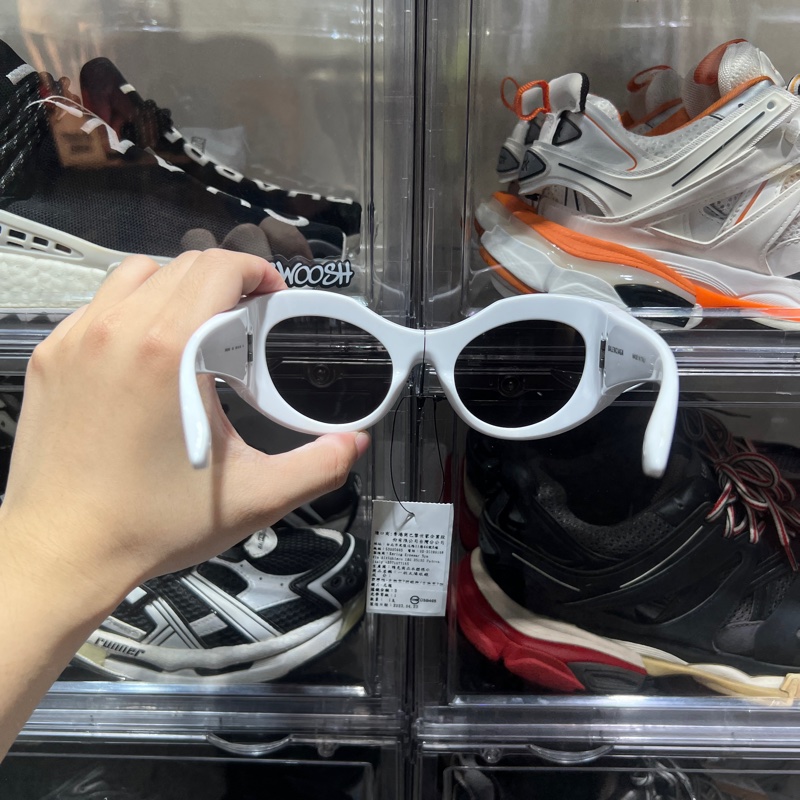 巴黎世家 白色墨鏡-1