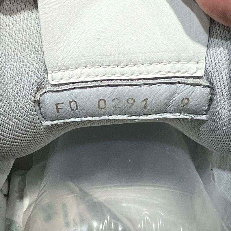 Lv trainer 白水泥Eu43-6