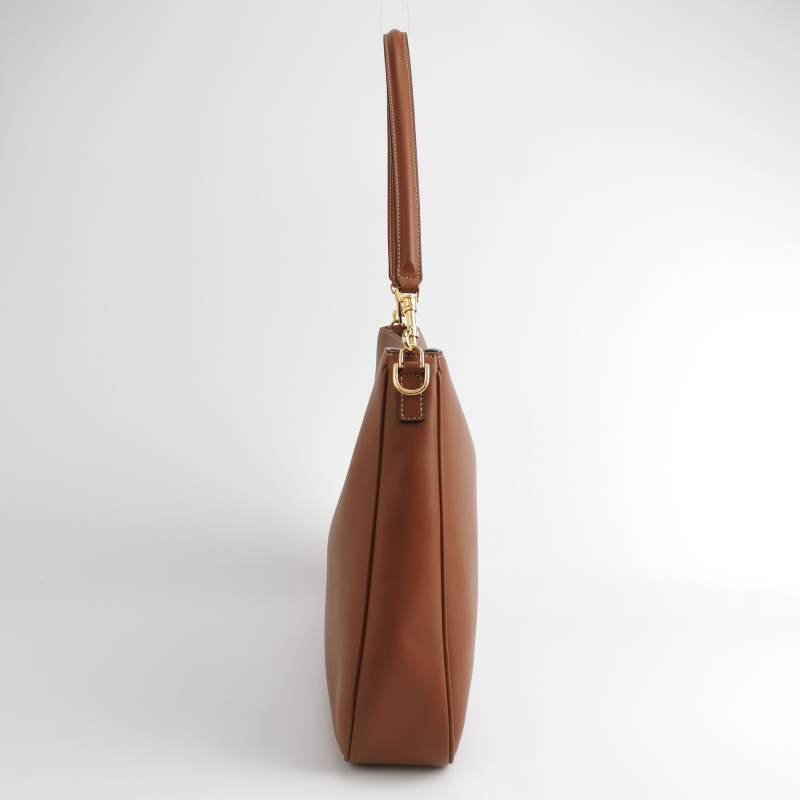 Celine CAMILLE 16 SOFT中型牛皮純色金屬扣斜背包單肩包-2