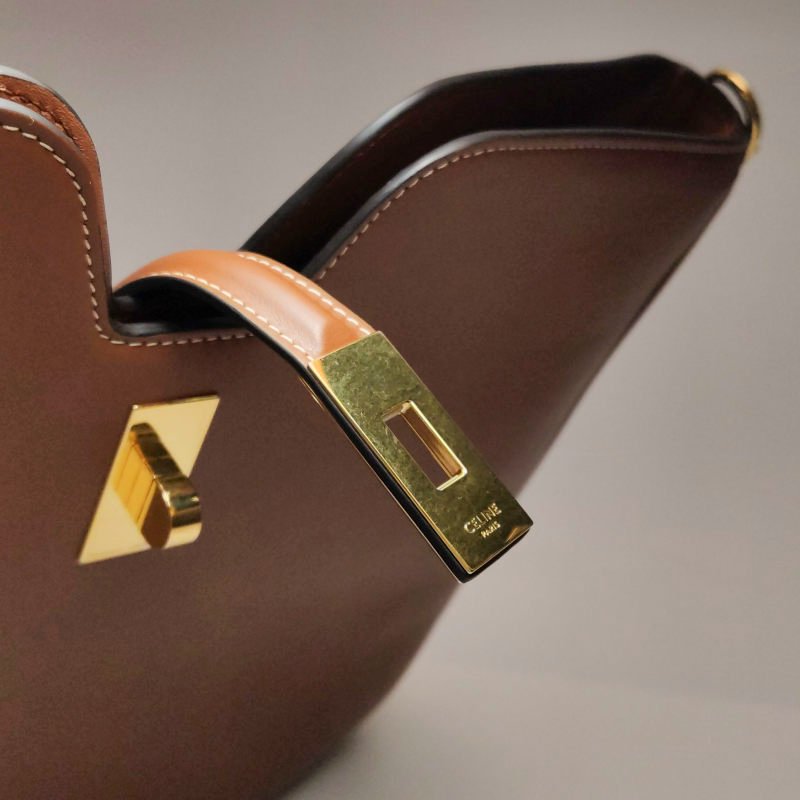 Celine CAMILLE 16 SOFT中型牛皮純色金屬扣斜背包單肩包-10