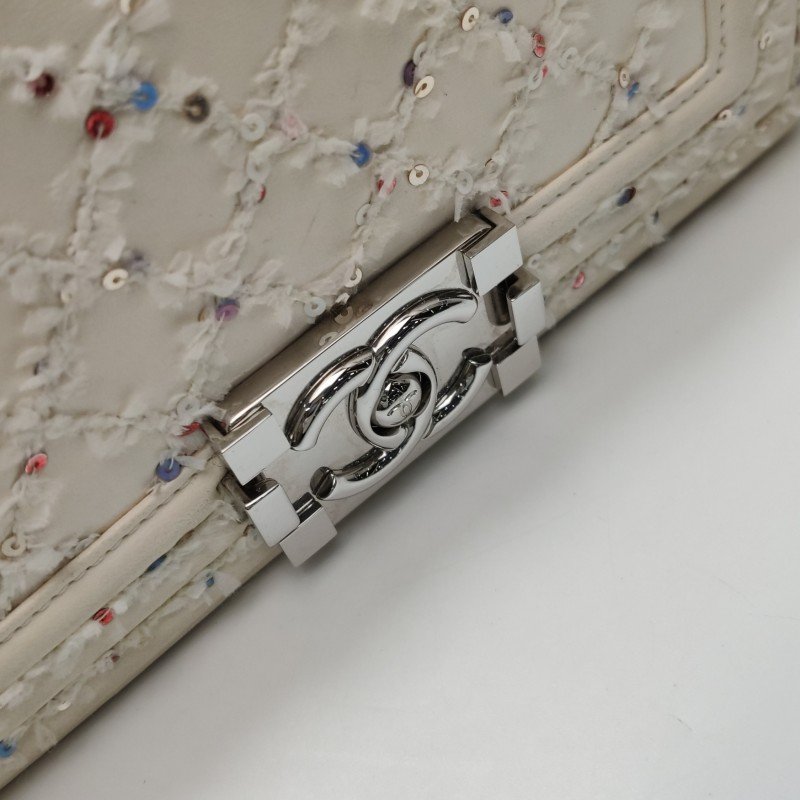 Chanel Leboy 季節限定款小號羊皮方形雙C鎖扣單肩包-12