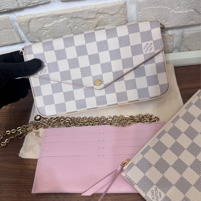 Lv 白棋盤格 三合一信封包-3