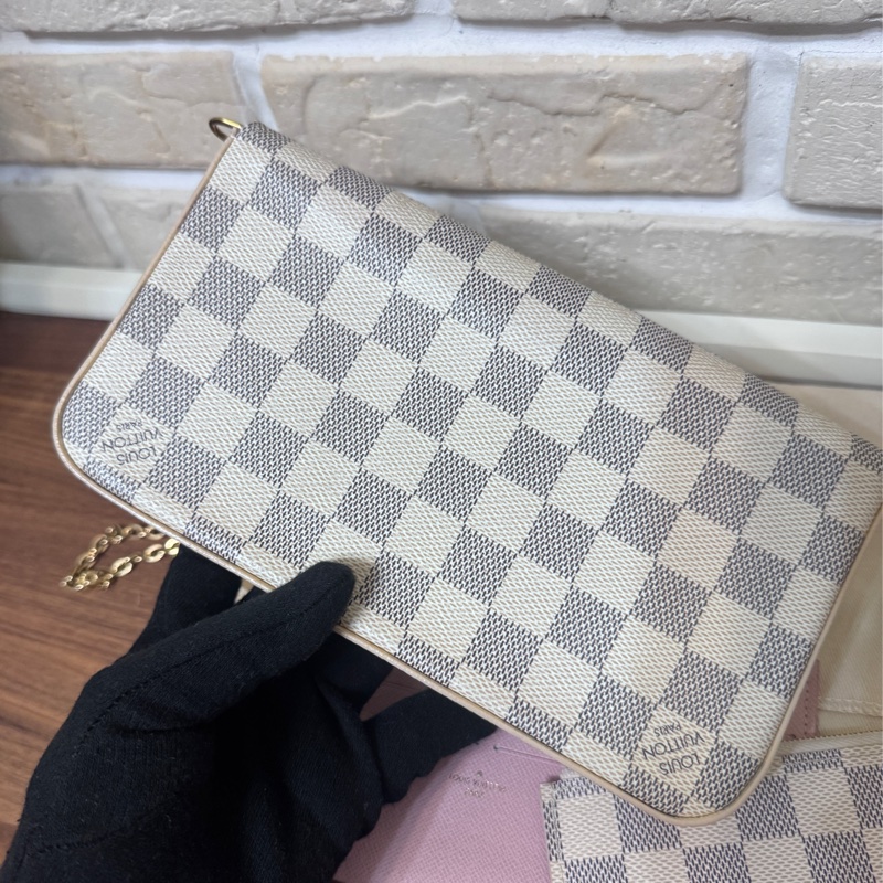 Lv 白棋盤格 三合一信封包-4