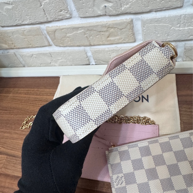 Lv 白棋盤格 三合一信封包-5