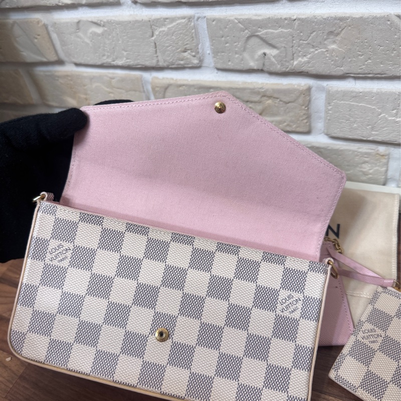 Lv 白棋盤格 三合一信封包-9