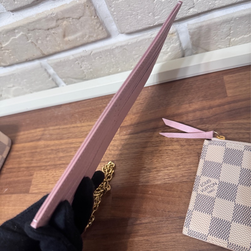 Lv 白棋盤格 三合一信封包-15