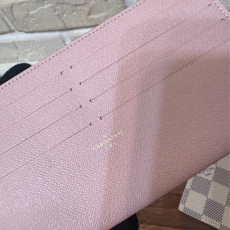 Lv 白棋盤格 三合一信封包-16