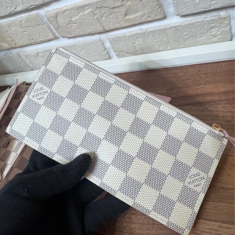 Lv 白棋盤格 三合一信封包-20
