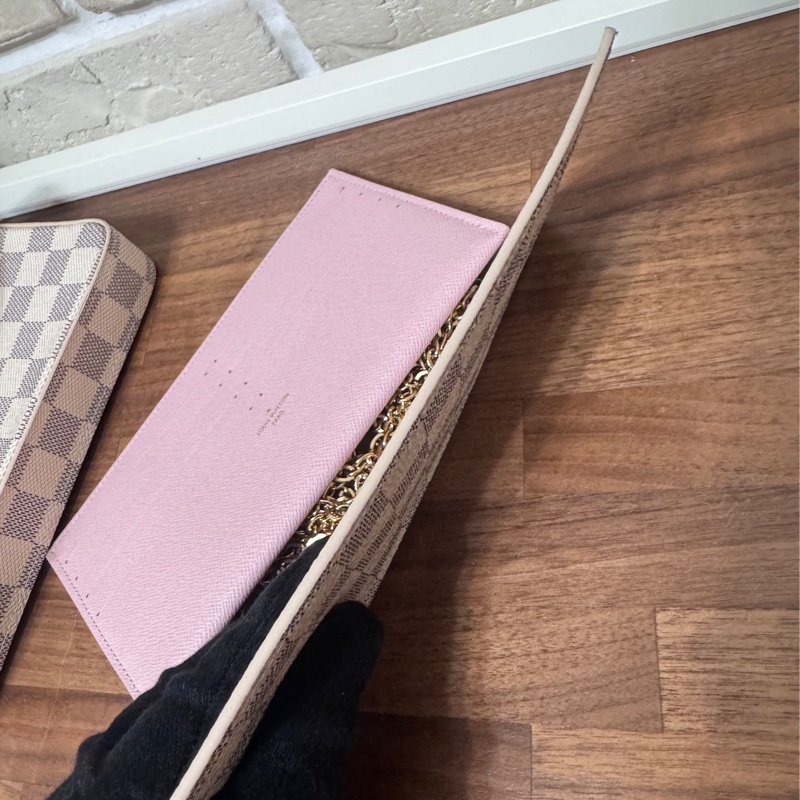 Lv 白棋盤格 三合一信封包-23