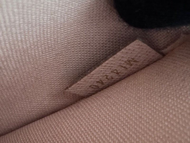 Lv 白棋盤格 三合一信封包-31