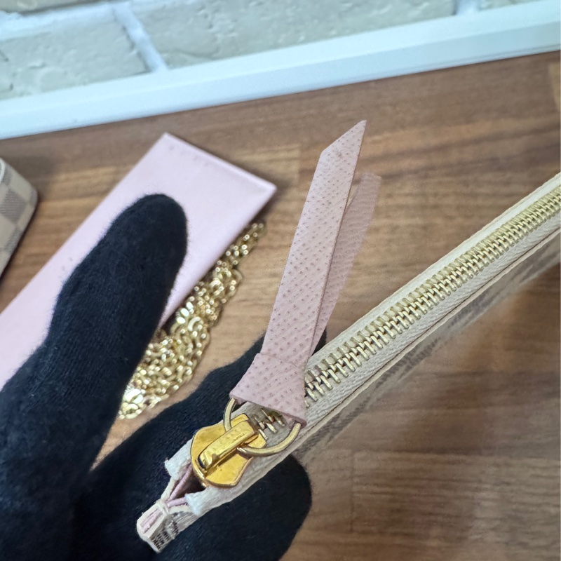 Lv 白棋盤格 三合一信封包-33