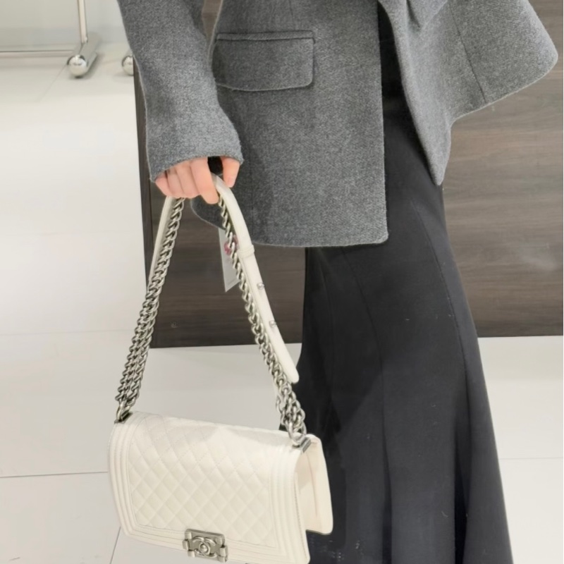 Chanel 白雪公主 白色銀鏈荔枝皮Boy25-2