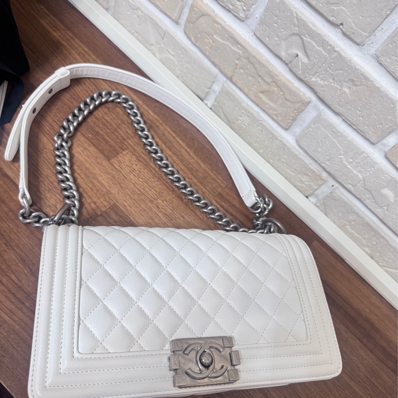 Chanel 白雪公主 白色銀鏈荔枝皮Boy25-6